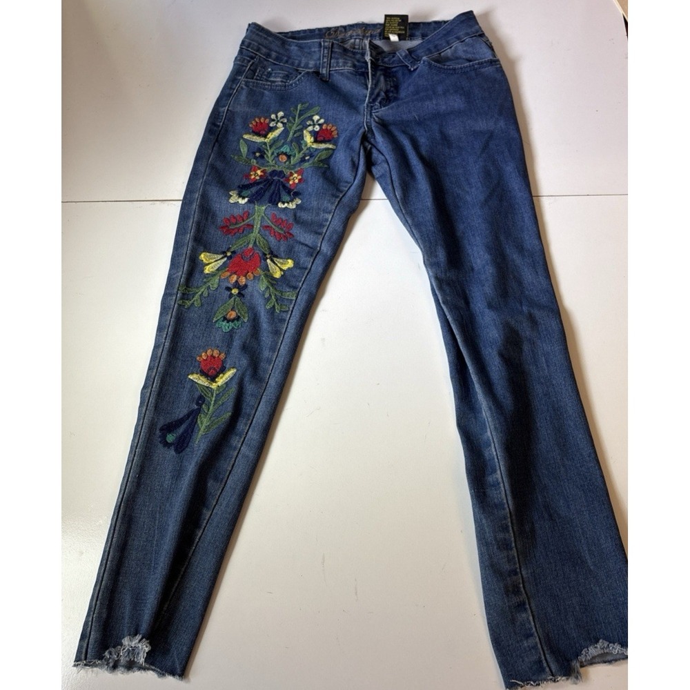 Denimland Jeans Womens Size 1 Medium Light Blue Embroidered Unhemmed (RD2)